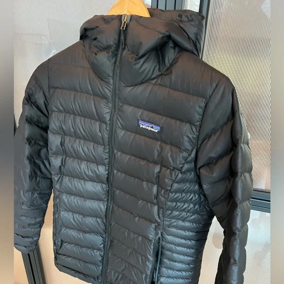 Patagonia Women's Black Insulated Hoody - Picture 11 of 11